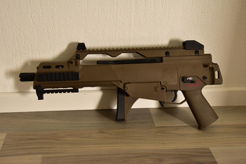 Imagen 2 de Army Arnament G36 Dark Earth GBB incl. 6 lekvrije, complete gas magazijnen + adapter voor speedloader