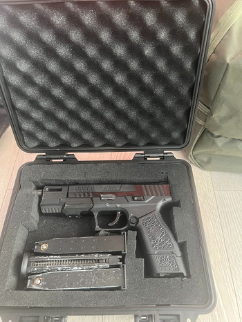 Bild 2 für ICS BLE-XMK Mark X GBB pistol met wat upgrades, 3 mags en koffertje.
