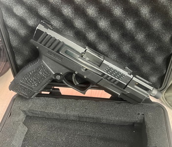 Bild 4 für ICS BLE-XMK Mark X GBB pistol met wat upgrades, 3 mags en koffertje.