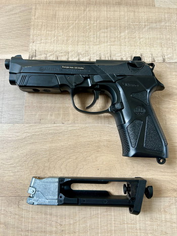Afbeelding 2 van Umarex Beretta 90TWO C02 pistool