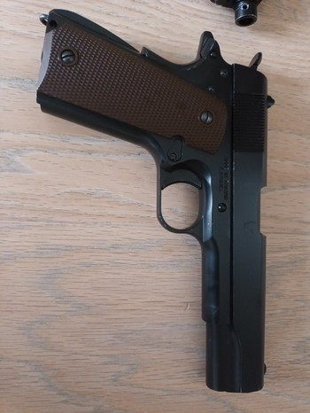 Bild 3 für Twee 1911 GBB en maar 1 magazijn