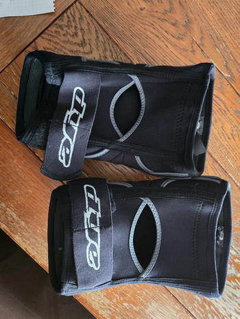 Image 2 for Dye performance knee pads. Maat S