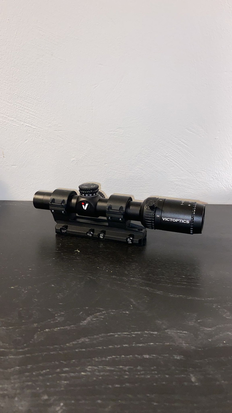 Afbeelding 1 van Victoptics 1-4x20 scope + 3D geprinten scope mount