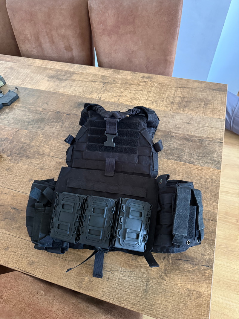 Image 1 for Invadergear plate carrier met plates, taco pouches en pistol mag pouches