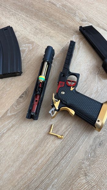 Imagen 2 de Hi-Capa set Semi-Auto & Full Auto switch.