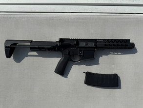 Imagen para KWA VM4 RONIN 10 SBR AEG 2.5 vol vermogen replica karabijn Zwart - As good as new