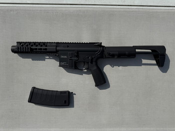 Imagen 2 de KWA VM4 RONIN 10 SBR AEG 2.5 vol vermogen replica karabijn Zwart - As good as new