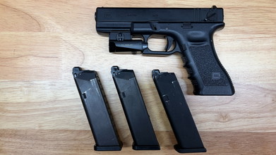 Image for Tokyo Marui Glock 18C + 3 mags en klarus GL1 light