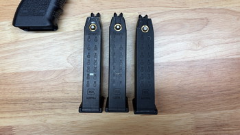 Image 6 for Tokyo Marui Glock 18C + 3 mags en klarus GL1 light