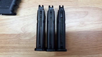 Image 7 for Tokyo Marui Glock 18C + 3 mags en klarus GL1 light