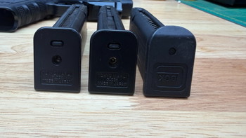 Image 8 for Tokyo Marui Glock 18C + 3 mags en klarus GL1 light