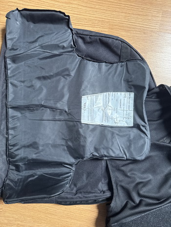 Bild 3 für Hierbij biedt ik mijn beide steek en kogelwerende vest aan