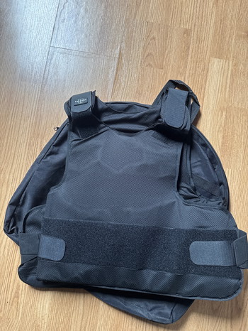 Bild 4 für Hierbij biedt ik mijn beide steek en kogelwerende vest aan