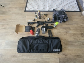 Image pour Hele set m4 AEG, 6 magazijnen, vector red dot,  mp7 GBB TM met tracer en 2 magazijnen, speedloader en vest