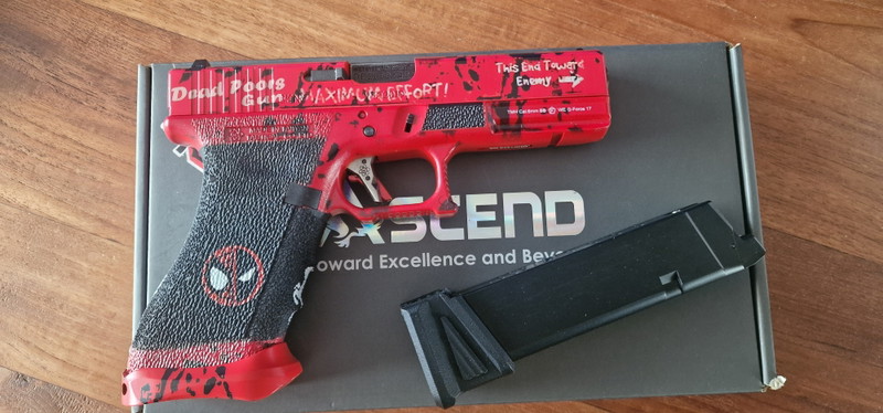 Imagen 1 de Deadpool style Glock 17.