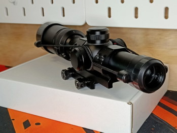 Afbeelding 2 van Valken 1-4x20 Mil-Dot scope/richtkijker