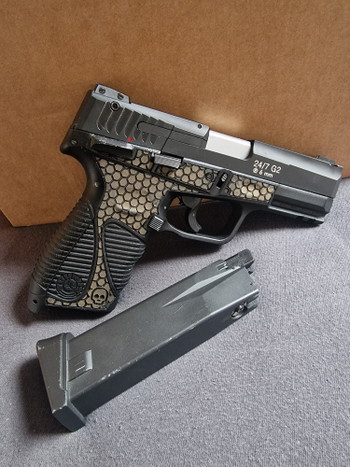 Image 2 pour Cybergun Taurus PT 24/7 GBB + Custom Grip