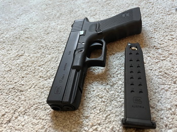 Bild 2 für Neuwertige Glock 17 Gen 4 GBB 1 joule