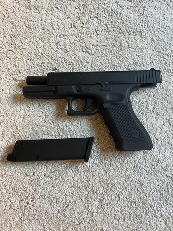 Bild 4 für Neuwertige Glock 17 Gen 4 GBB 1 joule