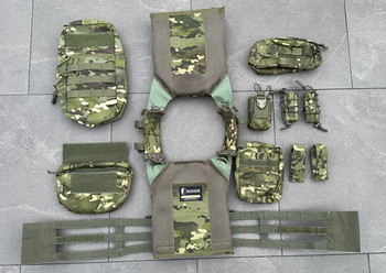 Imagen 2 de Shadow Tactical Spartan Plate Carrier en diversen Pouches UTP Temperate