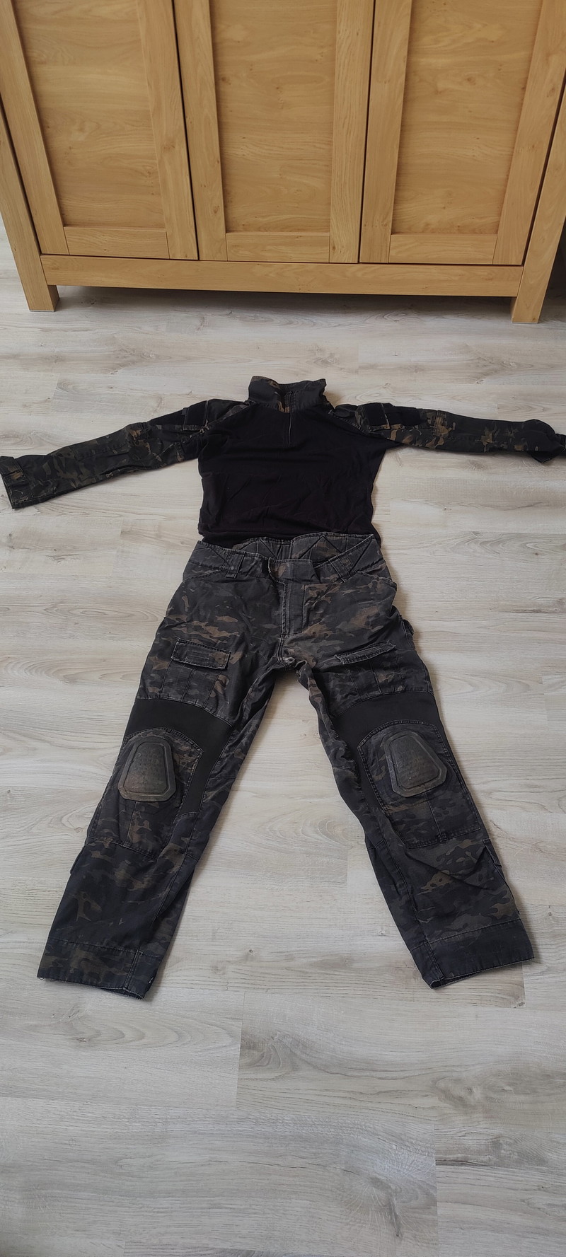 Bild 1 für Multicam black outfit + plate carrier en helm cover