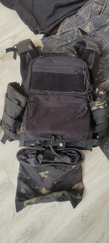 Bild 3 für Multicam black outfit + plate carrier en helm cover