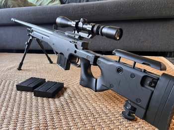 Image 2 pour We l96 + 3 spare magazines + scope and mount