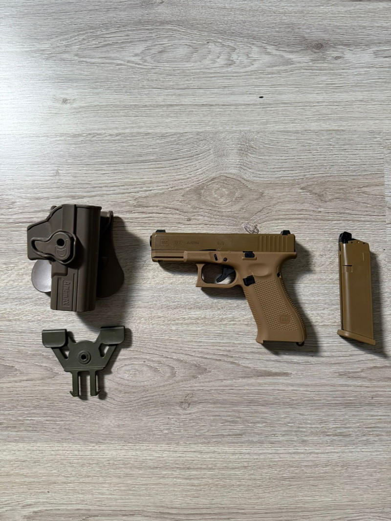 Imagen 1 de Umarex Glock 19X Met Amomax holster ZGAN