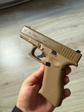 Imagen 2 de Umarex Glock 19X Met Amomax holster ZGAN