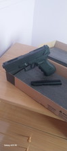 Afbeelding van Pistola de airsoft electrica Glock 18 de la marca Cyma en su caja original + 2 cargadores de 90 bbs nuevos