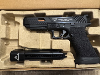 Afbeelding 2 van WE TTI Combat Master Glock 34 G34 JW2 GBB Pistol ( GHK Glock 17 GBBP System ) ( John Wick 2 ) Taran Tactical Innovations John Wick