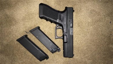Afbeelding van Glock 17 gen 2 nieuwstaat + 2 mags.