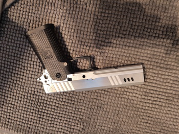 Afbeelding 5 van RWA nighthawk custom slide frame barrel grip