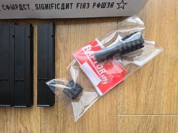 Image 3 for Lambda / Raptor SR-2M met 7 magazijnen, 2 suppressors en 1913 adapter