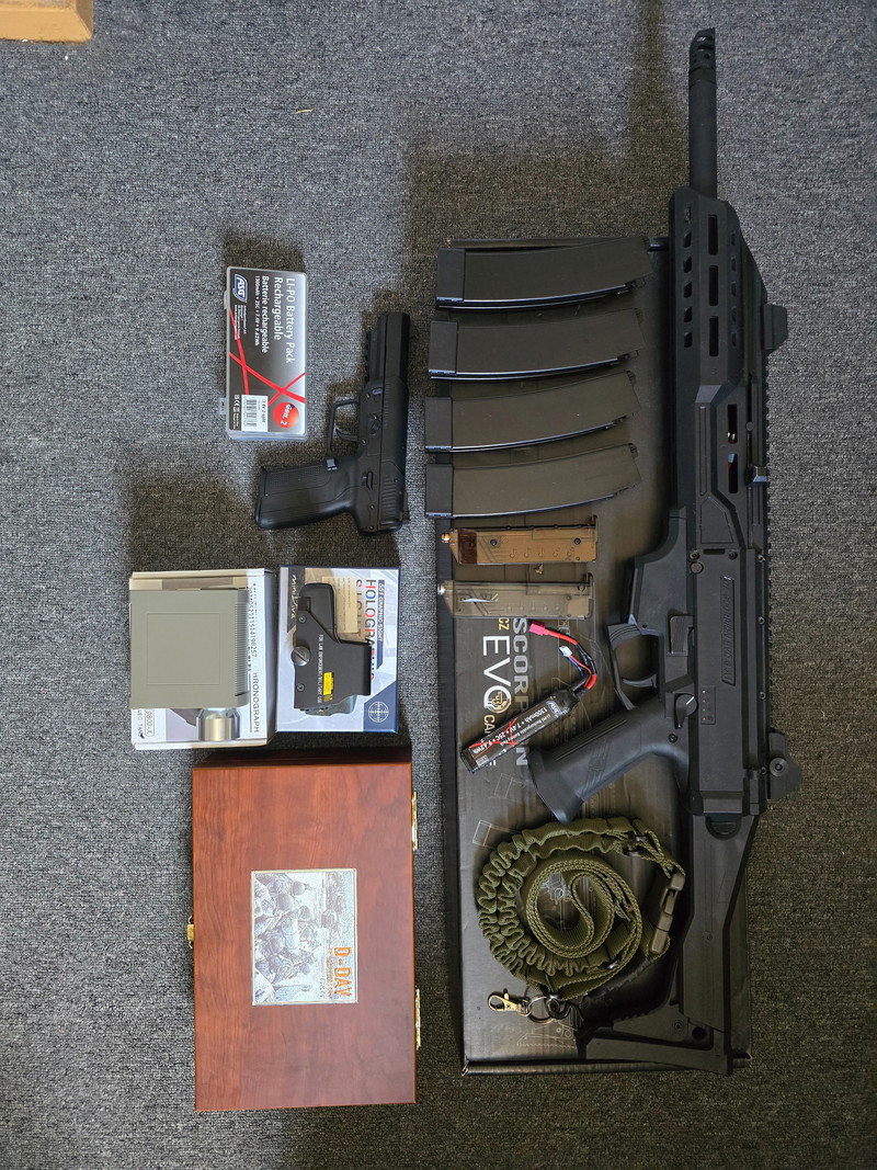 Afbeelding 1 van Zo goed als nieuw Airsoft Set  Scorpion EVO Carbine, 2 Pistolen, Accessoires