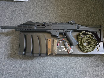 Afbeelding 2 van Zo goed als nieuw Airsoft Set  Scorpion EVO Carbine, 2 Pistolen, Accessoires