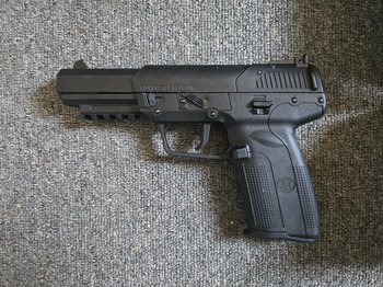 Afbeelding 4 van Zo goed als nieuw Airsoft Set  Scorpion EVO Carbine, 2 Pistolen, Accessoires