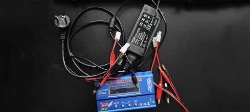 Afbeelding van B6 Balance charger with adapter Small Tamiya connector