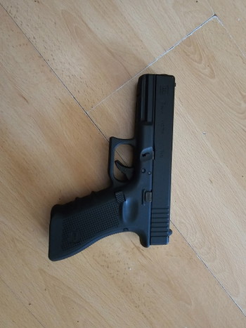 Zdjęcie 2 – UMAREX Glock 17 Gen 4 set of los