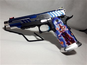 Afbeelding 3 van Custom HI-CAPA 5.1 BB Pistol - Blauw/Zilver cowcow grip sticker