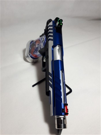 Afbeelding 4 van Custom HI-CAPA 5.1 BB Pistol - Blauw/Zilver cowcow grip sticker