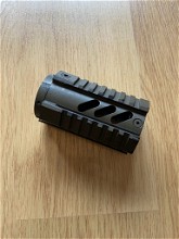 Image for M4/AR15 handguard 4" inch picatinny quadrail + outer barrel stabilizer (zwarte base, olive drab spraypainted)