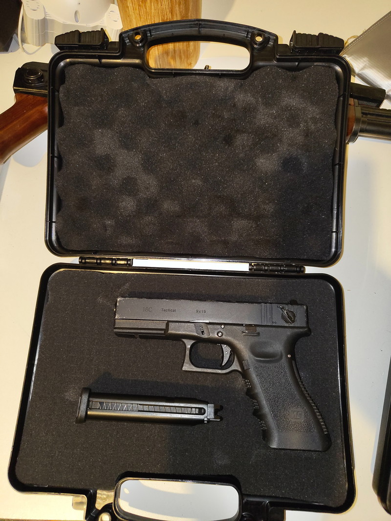 Image 1 pour WE Glock 18c met koffer en upgrades