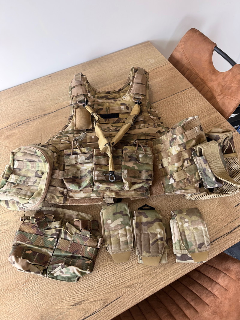 Afbeelding 1 van Plate carrier met verschillende pouches