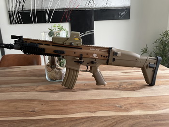 Image 2 for SCAR-L CyberGUN met vizier en flashlight   2 Maal gebruikt | Gaat weg wegens tijdgebrek voor hobby!