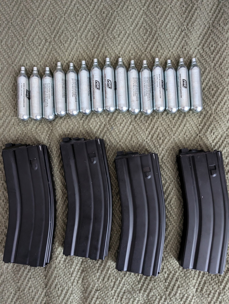 Image 1 pour WE GBBR CO2 magazines + cartridges