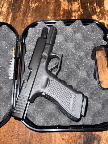 Imagen 3 de Umarex |Glock 17 Gen4| GBB |+Case | +BBs |