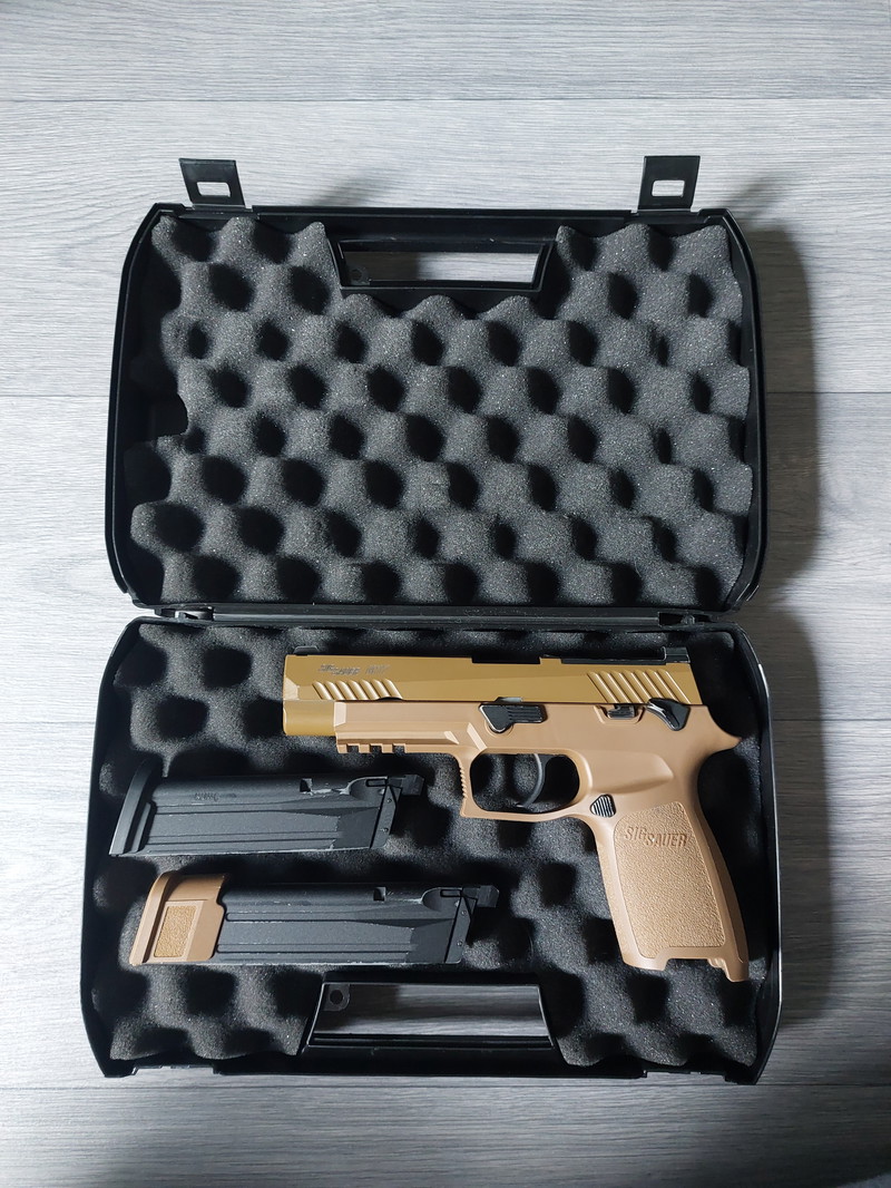 Image 1 for Sig Sauer M17 Tan GBB met extra magazijn en hardcase