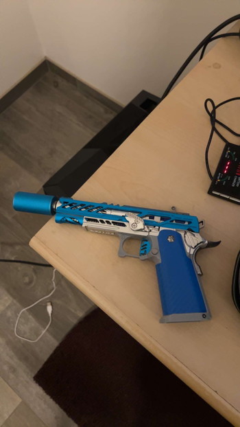 Afbeelding 2 van Blue hi capa