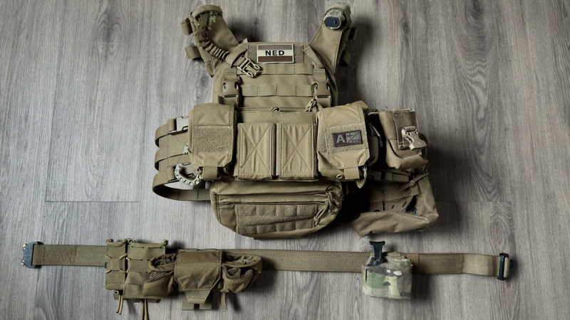 Image 1 pour WAS (Warrior Assault Systems) Recon Plate Carrier met Pathfinder Chest Rig - Coyote Tan